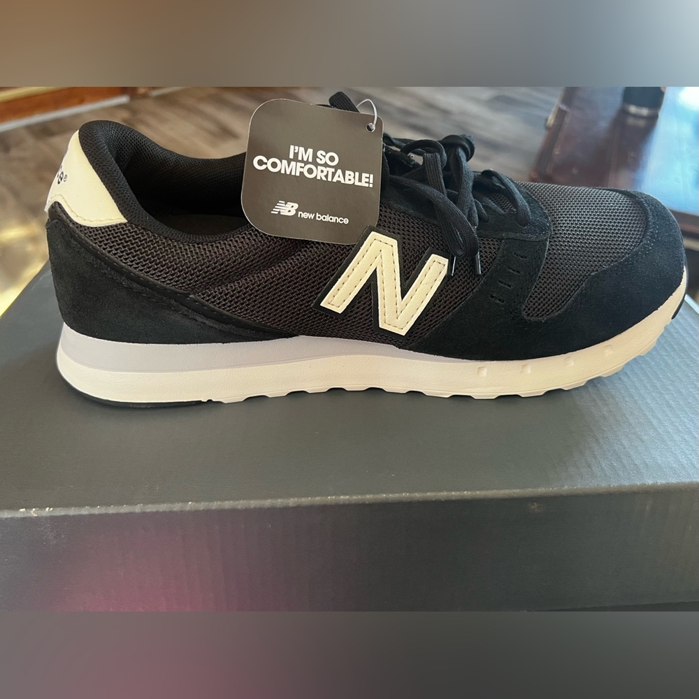 New Balance 311 V2 Womens Shoes Sneakers Size 9 Black White WL311LB2 Classic